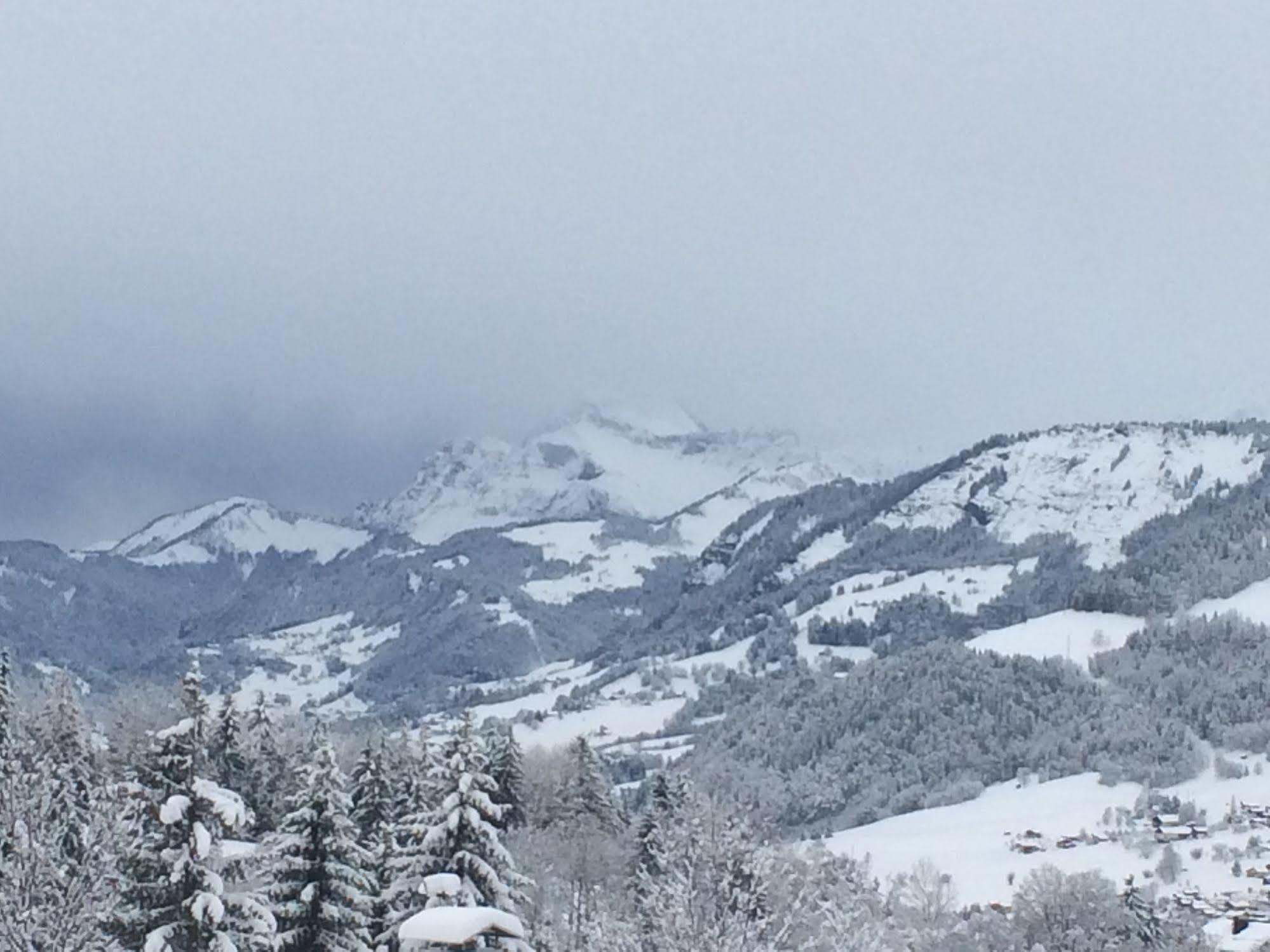 La Ferme Du Golf Hotel Megeve Bagian luar foto